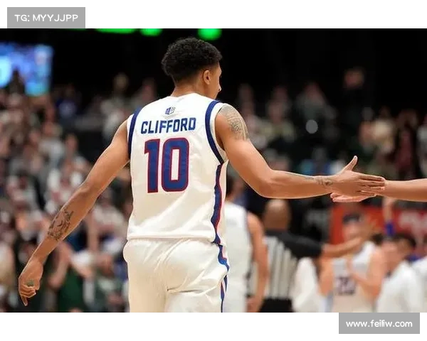 尼克·杨决定转型成为社交媒体影响者分享个人生活方式与时尚潮流